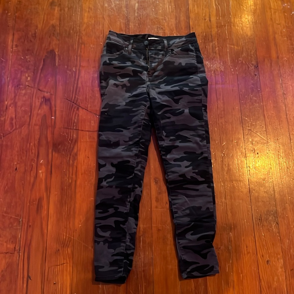 Levi’s Black camo skinny jeans